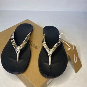 OLUKAI Ho'opio Womens Size 7 Flip Flop Thong Sandals Mineral Gray Leather Snake